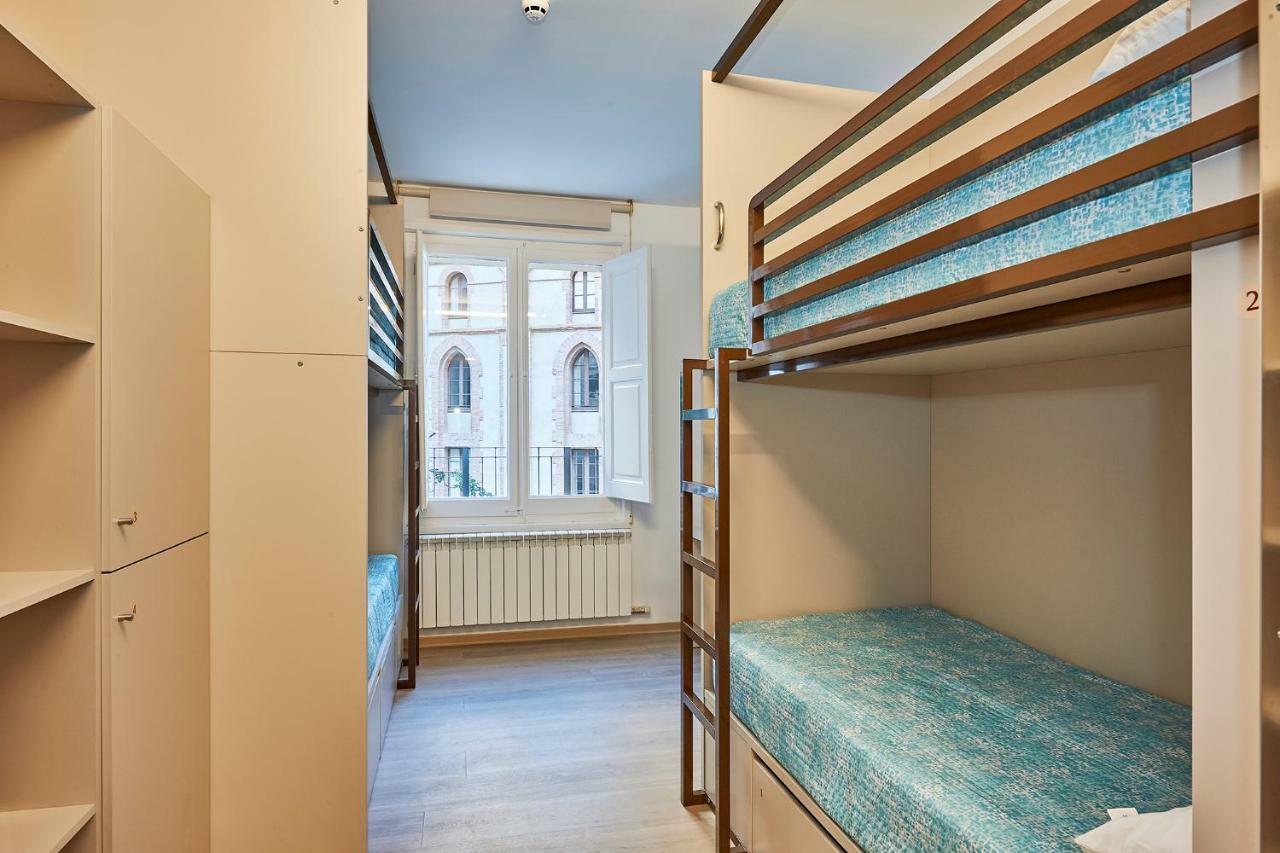 Alberg Abat Oliba Monistrol de Montserrat Екстериор снимка Hostel room in Rome, Italy